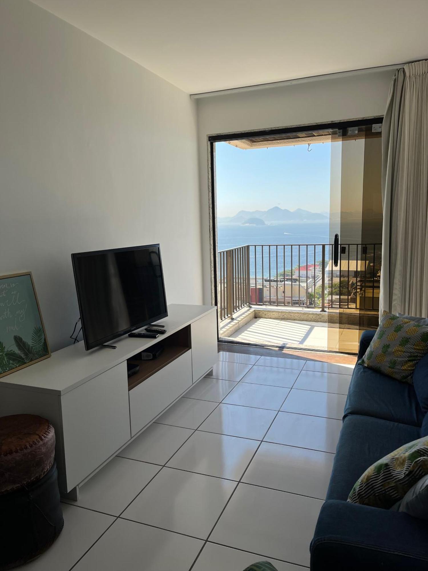 Alex Rio Flats Arpoador View